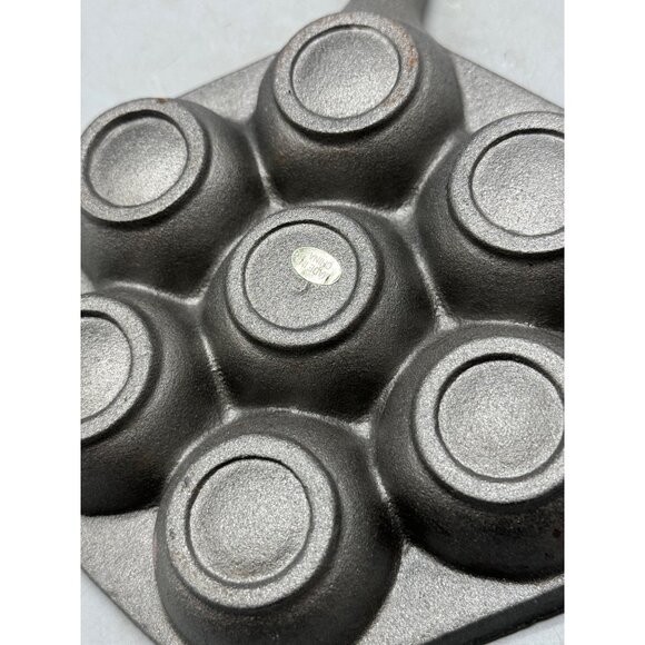 Cast Iron biscuit Pan With 7 Round Cups camping home use 6.5x11.5" handle READ - Picture 6 of 8